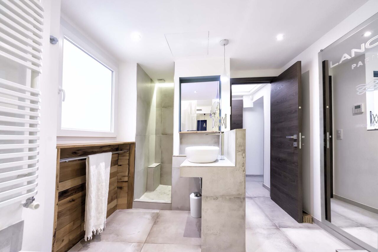 Salle de bain design dans appartement à Cannes - Villa Marceau